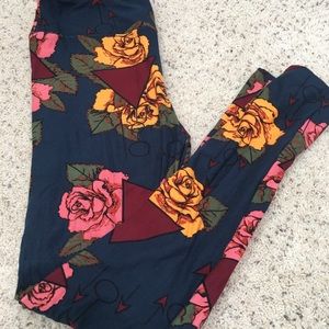Roses OS Lula Roe leggings